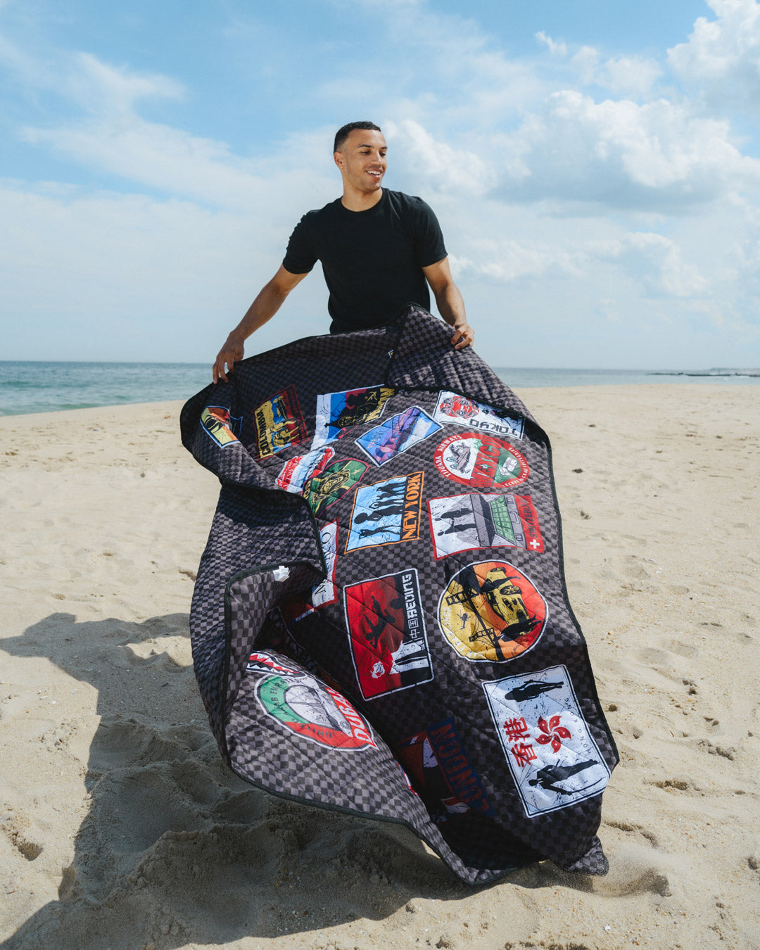 GLOBAL MOGUL UNLIMITED MILES PACKABLE BEACH MAT BLANKET WATER RESISTANT CONVERTIBLE TOTE